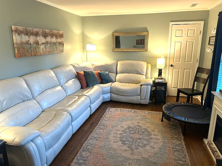 3128 Edgemont Dr — Photo 2