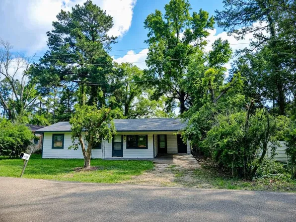 105 Greenview Dr, Texarkana, TX 75501