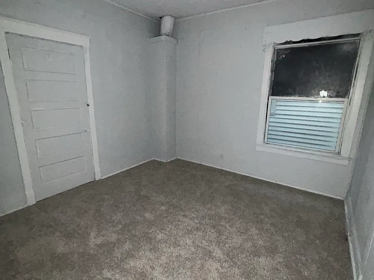 2321 Greenwood Ave — Photo 2