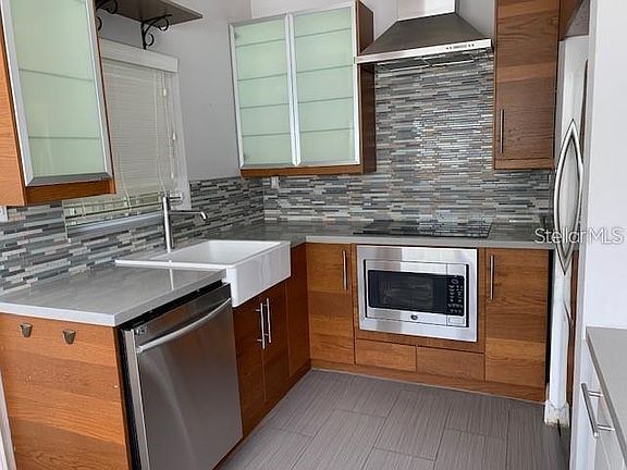 4th image of 2940 Parkland Dr
