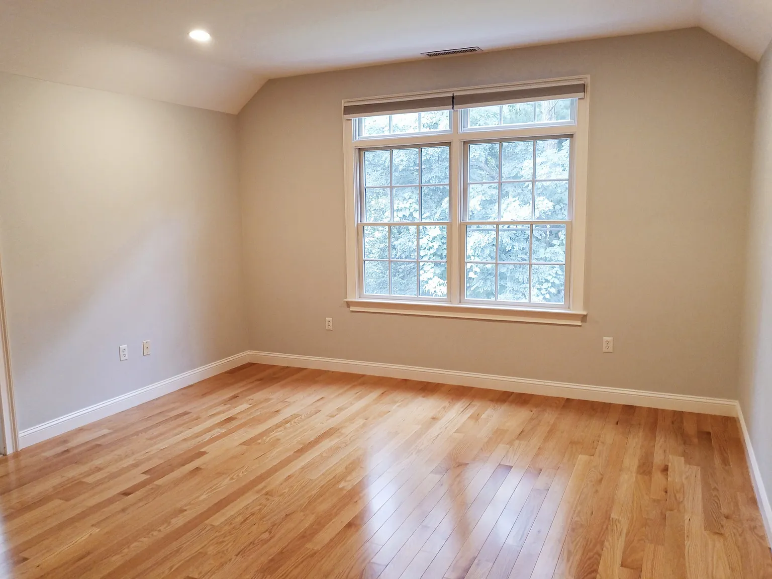 4 bed, 3.5 bath, 2670 sqft, $7,500 — Photo 4