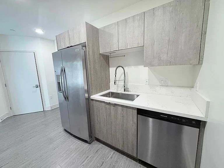 2022 West Sunset Boulevard — Photo 10