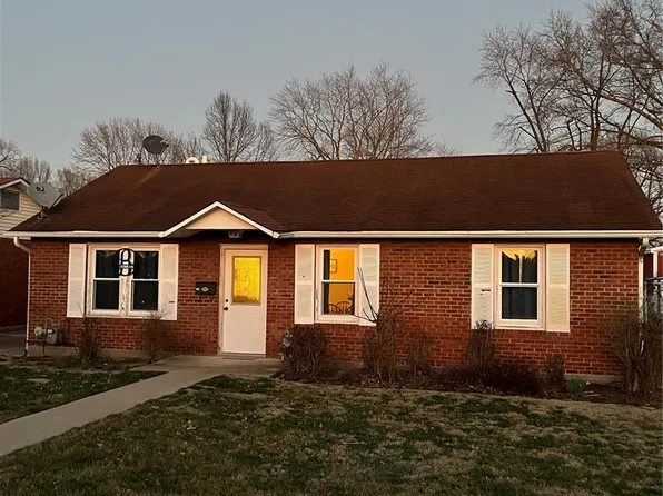 210 S Chestnut St, Saint Elmo, IL 62458