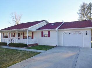 4 Meadow Dr, Horse Shoe, NC 28742