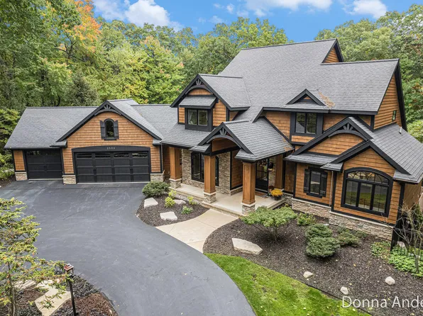 2500 Sturbridge Dr SE, Ada, MI 49301