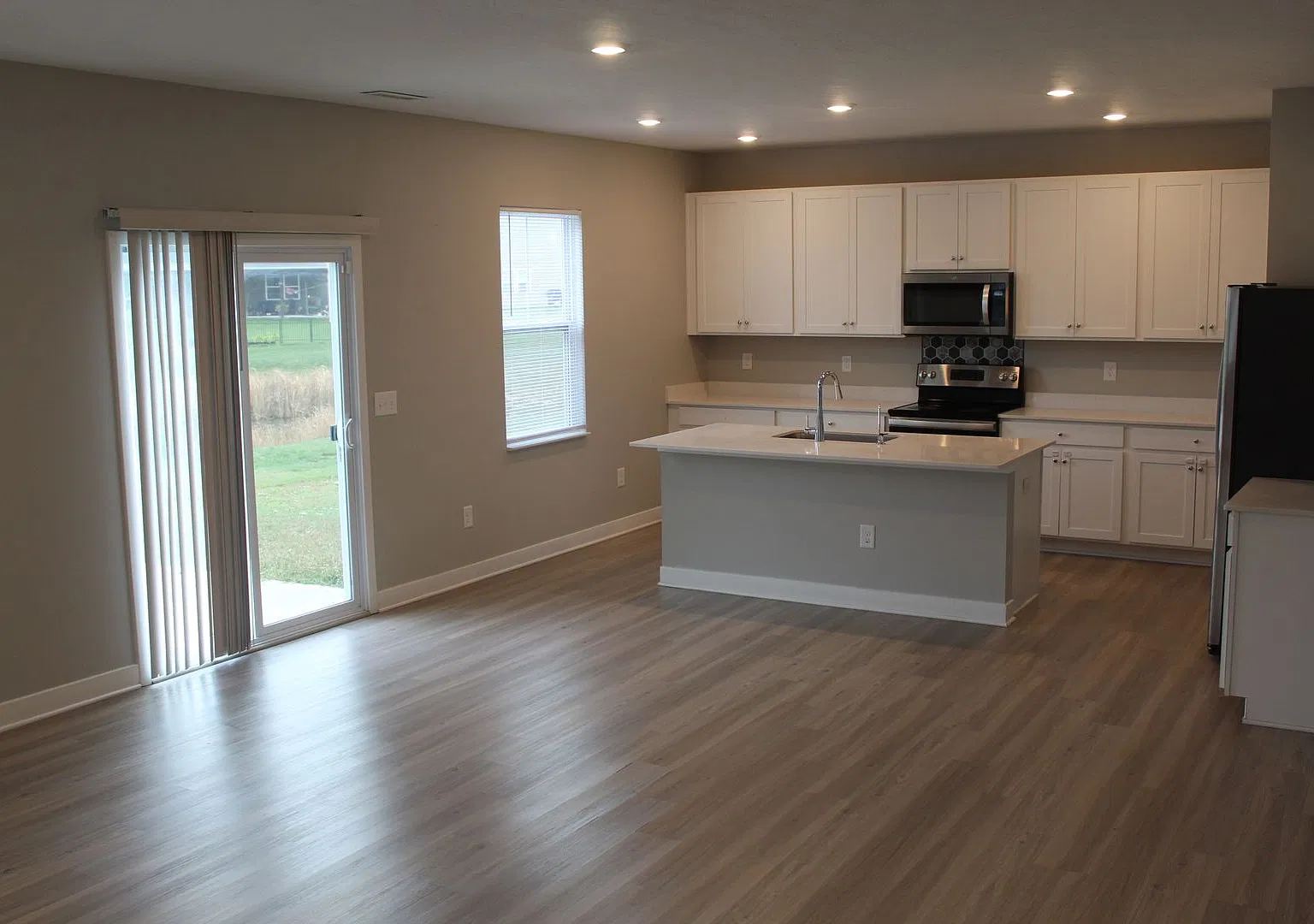 Beautiful 5 Bedroom Home in a Popular Avon Community! — Photo 3