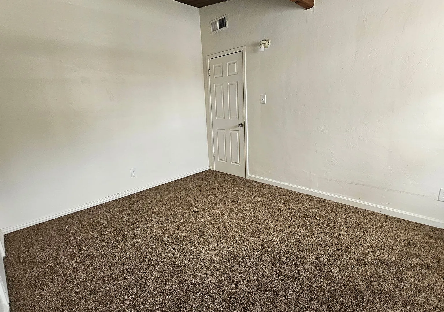 North East Bakersfield Home For lease — Photo 4