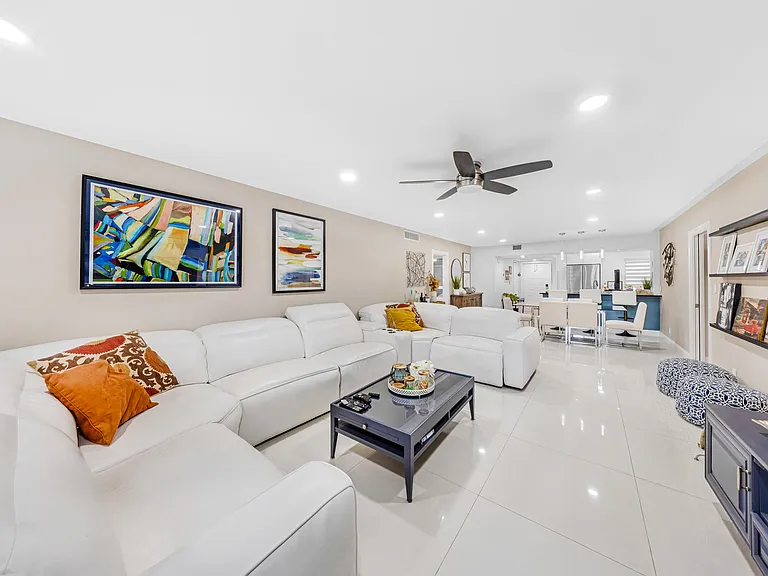 4261 W Palm Aire Dr #204 — Photo 13