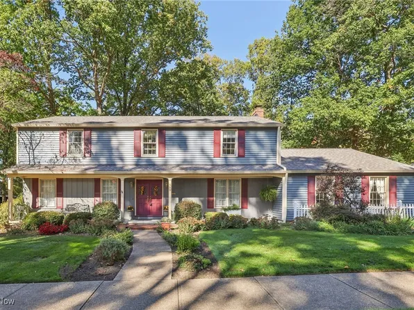 589 Debbington Dr, Bay Village, OH 44140