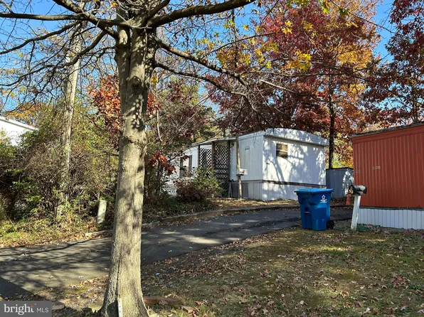 11201 Mobile Dr, Fairfax, VA 22030