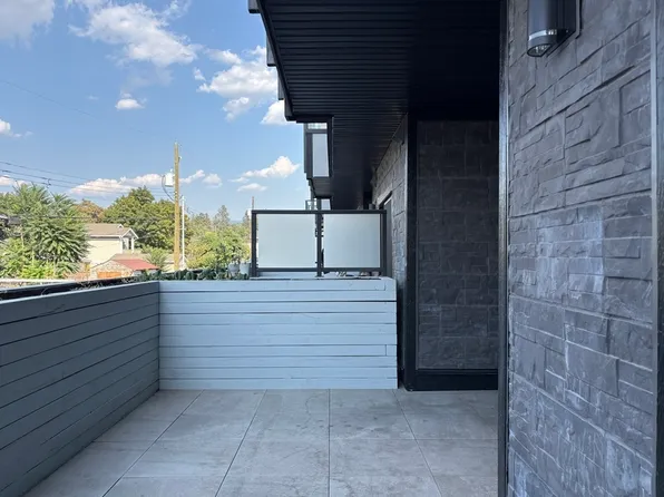 1036 Coronation Ave #104, Kelowna, BC V1Y 7A7