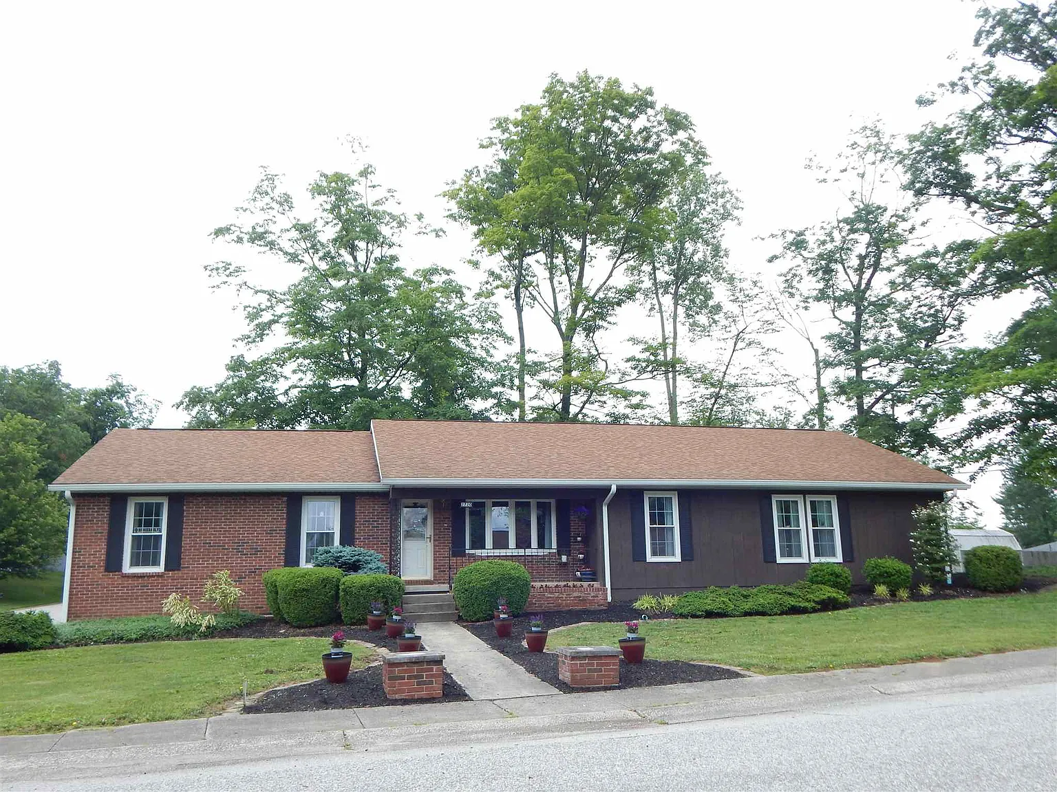 2720 Sherwood Dr photo 1