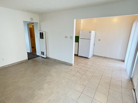 2nd image of 1126-34 W Redwood St #1128