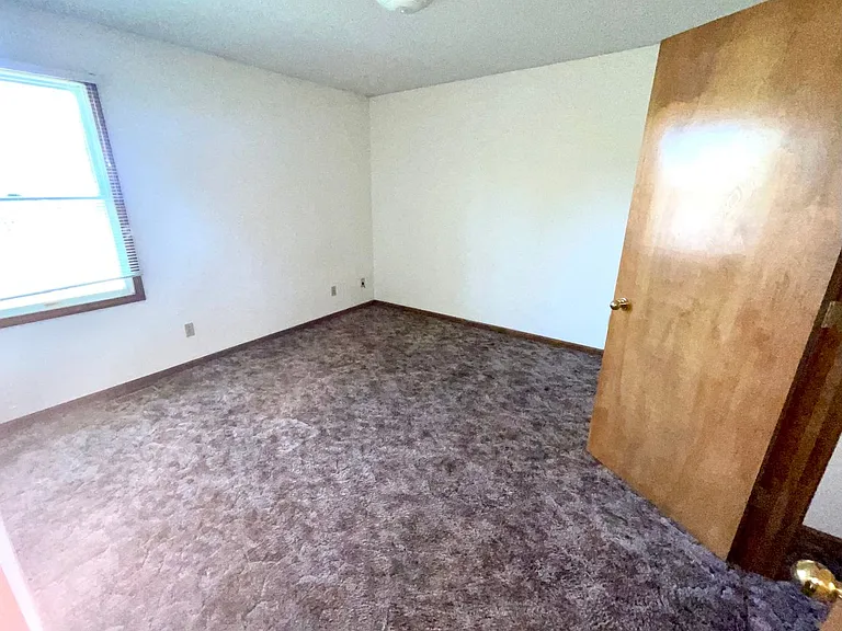 4601 W Millbrook Dr — Photo 16