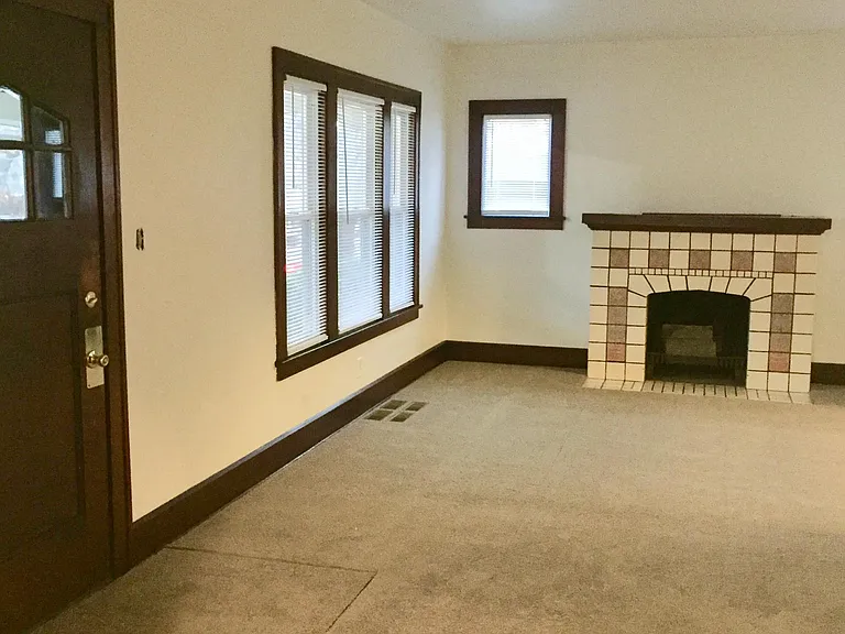 524 E Maple St #1 — Photo 12