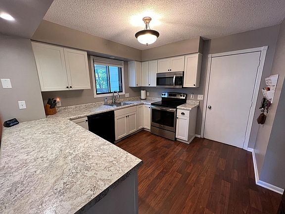 2nd image of 10860 Linwood Forest Dr