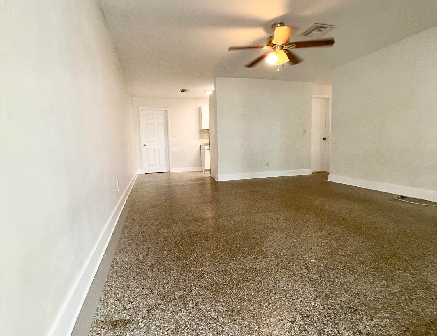 4 bed, 2.0 bath, 1257 sqft, $3,350 — Photo 4
