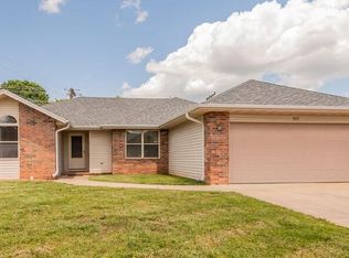 917 Wesley Rd, Nixa, MO 65714