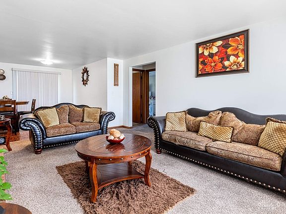 3rd image of 429-431 Heather St #429