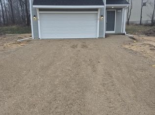 1006 Cedarwood Dr, Greenville, MI 48838