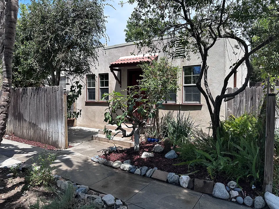 805 E Tujunga Ave