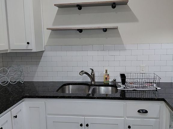 3rd image of 342 Meadow Rd APT A
