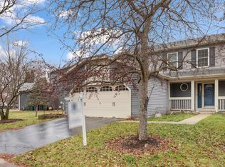 12 Dorchester Ct, Streamwood, IL 60107