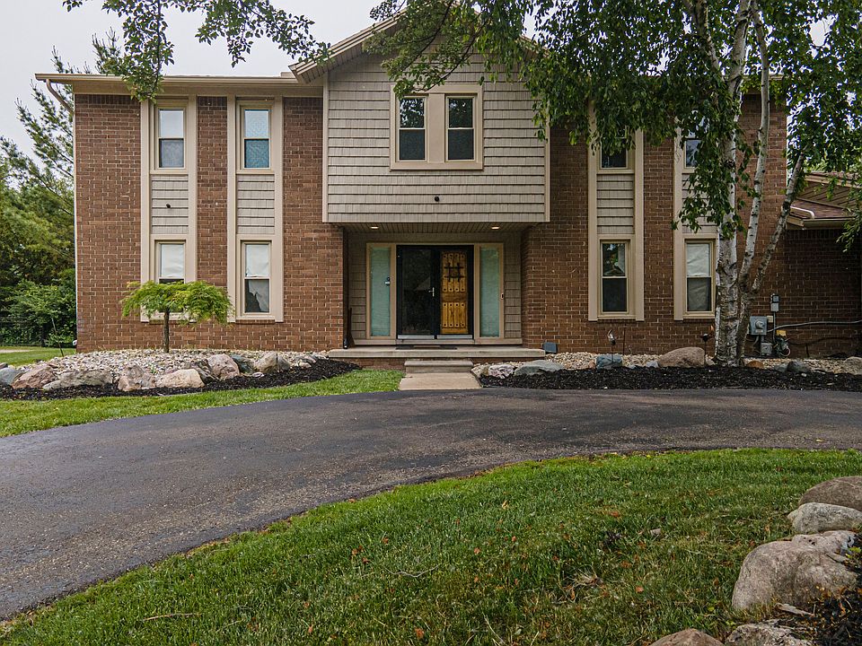 1st image of 23650 W Coventry Woods Ln