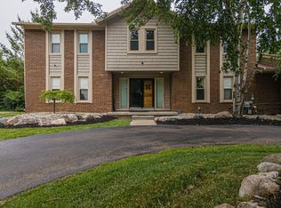 23650 W Coventry Woods Ln, Southfield, MI 48034