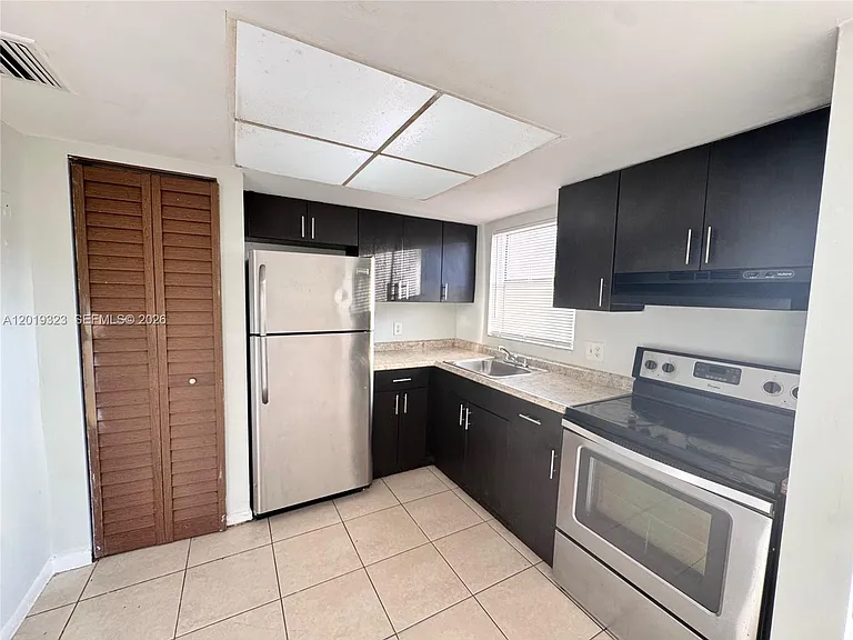 101 NE 41st St #A9 — Photo 3
