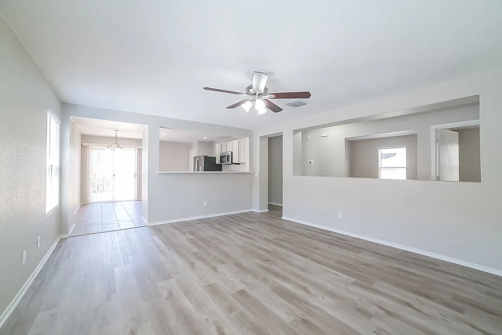3 bed, 2.0 bath, 1395 sqft, $1,725 — Photo 3