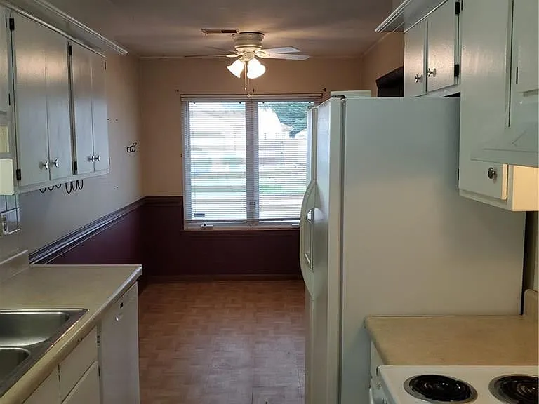 953 Dallas Ct — Photo 10