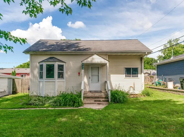 423 Lily Ln, Lakemoor, IL 60051