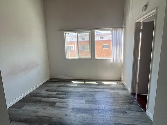 4th image of 1720 Grismer Ave #P