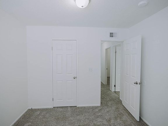5th image of 3030 Wellington Dr