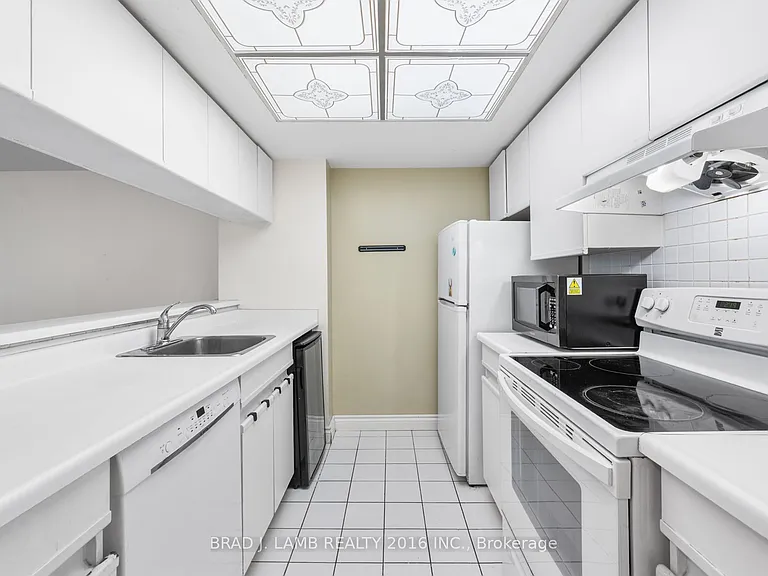 1001 Bay St #2709 — Photo 13