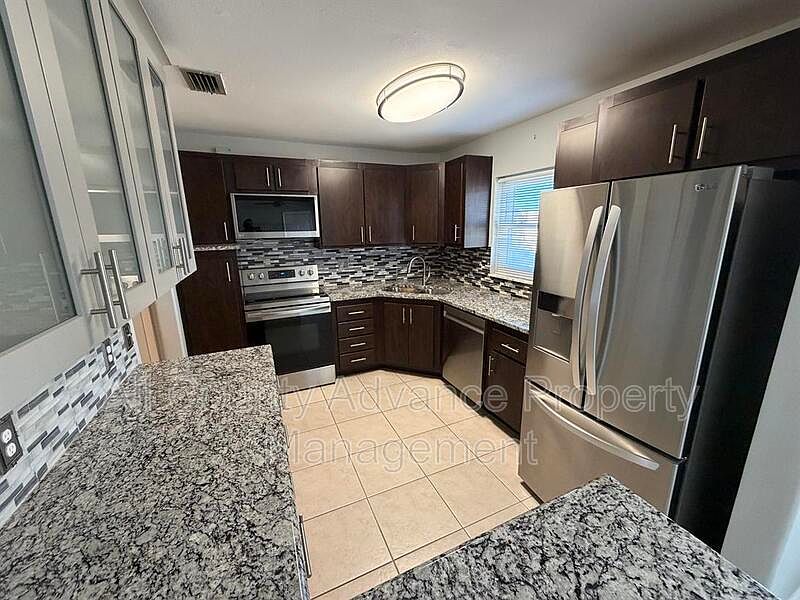 1st image of 218 Dogwood Cir
