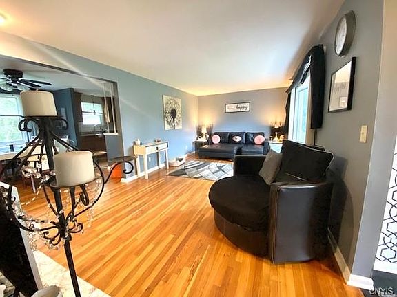 3rd image of 16 Berkshire Dr