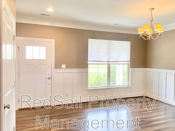4th image of 217 Manor Dr