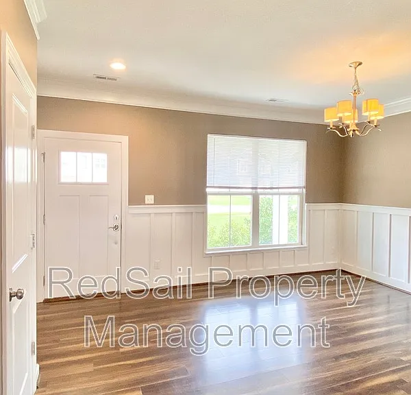 217 Manor Dr — Photo 4