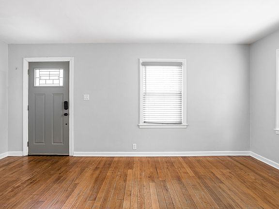 5th image of 4948 N Rosslyn Ave