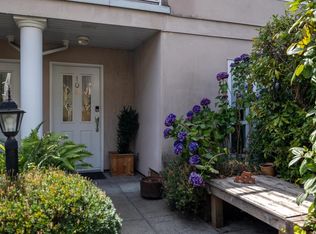 225 E 6th St #109, North Vancouver, BC V7L1P4