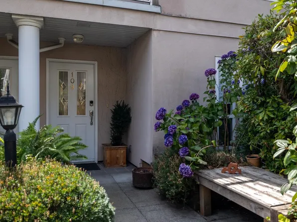 225 E 6th St #109, North Vancouver, BC V7L 1P4