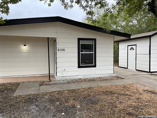 3 bed, 1.0 bath, 984 sqft, $1,195 — Photo 2