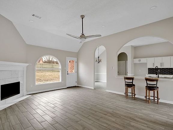 3rd image of 9025 Chimneyrock Blvd