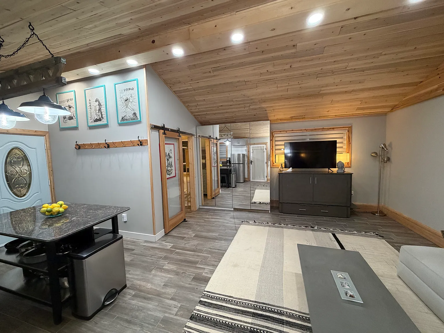 7711 Owensmouth Ave — Photo 3