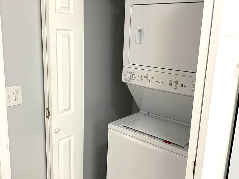 20 Scarborough Ln #D — Photo 9