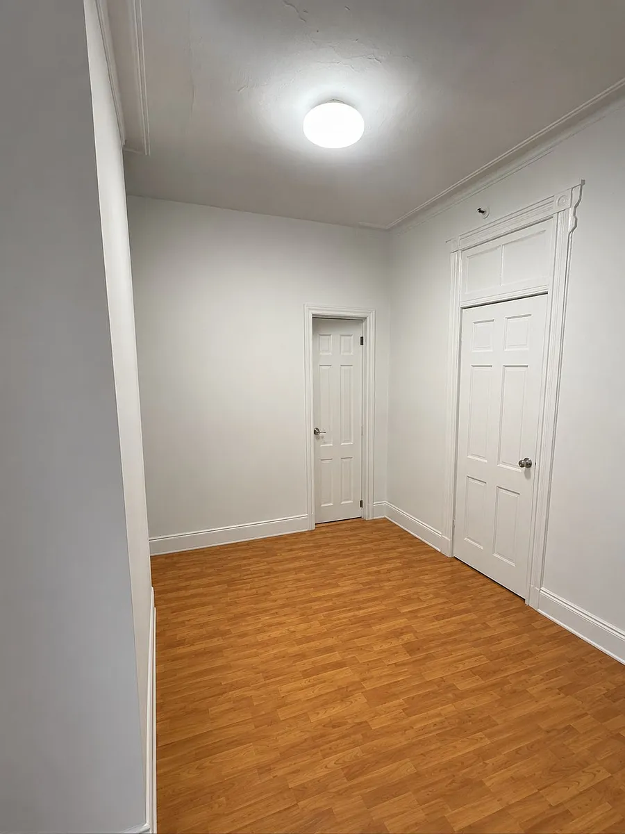 Building Photo - 313 Onderdonk Ave #1LF
