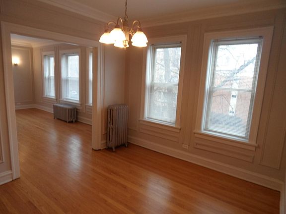4th image of 1637 W Estes Ave #2