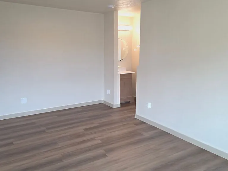 1805 Saint James Pl — Photo 33